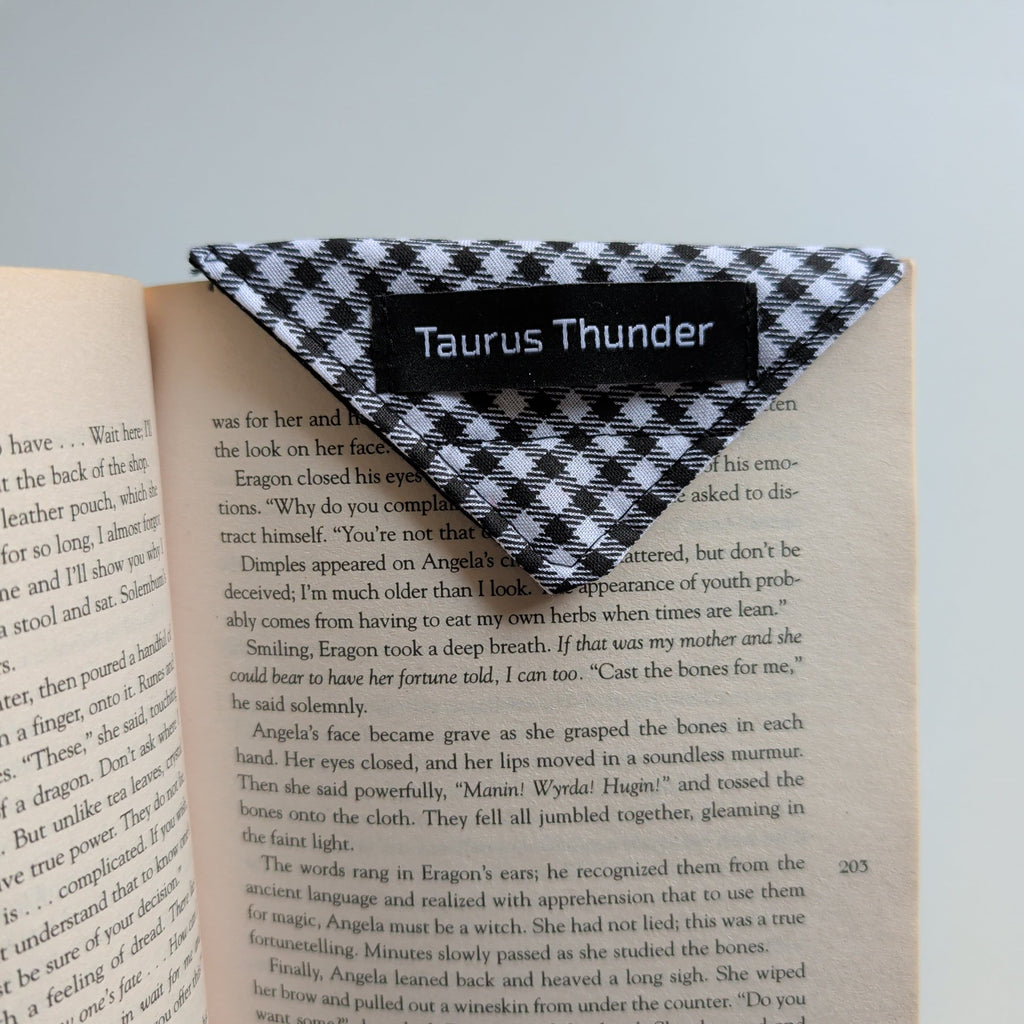 Black & White Magnet Bookmark